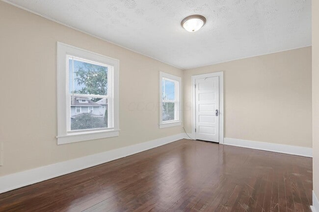 Building Photo - 172 S Richardson Ave