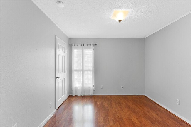 Building Photo - 2800 Jeanetta St