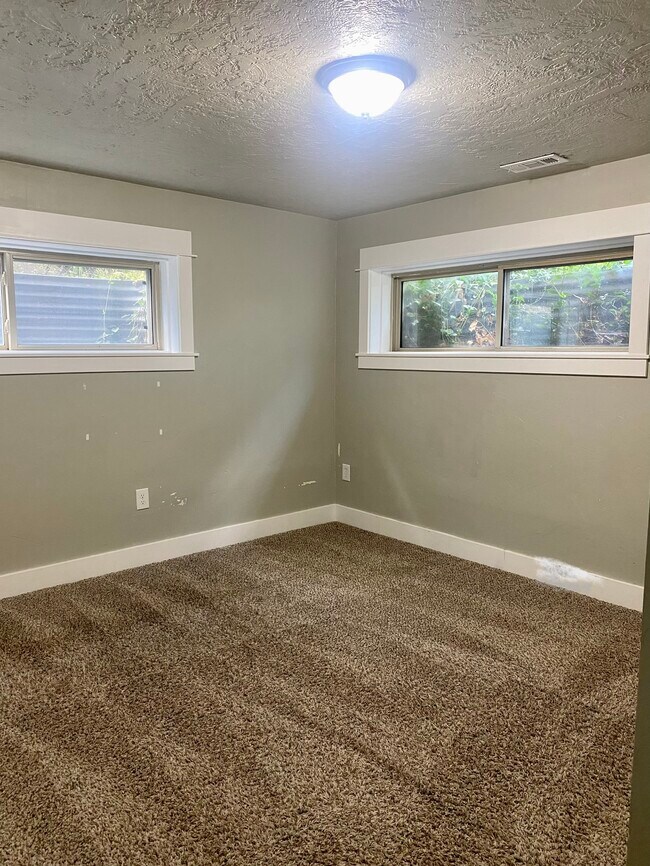 Building Photo - 1541 Marilyn Cir