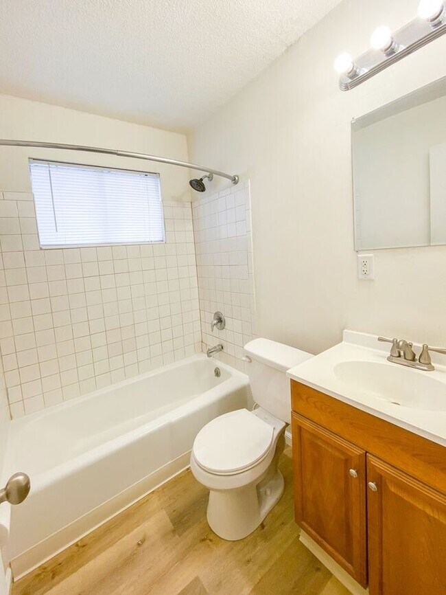 Building Photo - Beautiful 2 Bedroom in East Ridge, TN!