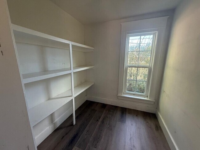 Building Photo - 105 S Magnolia St