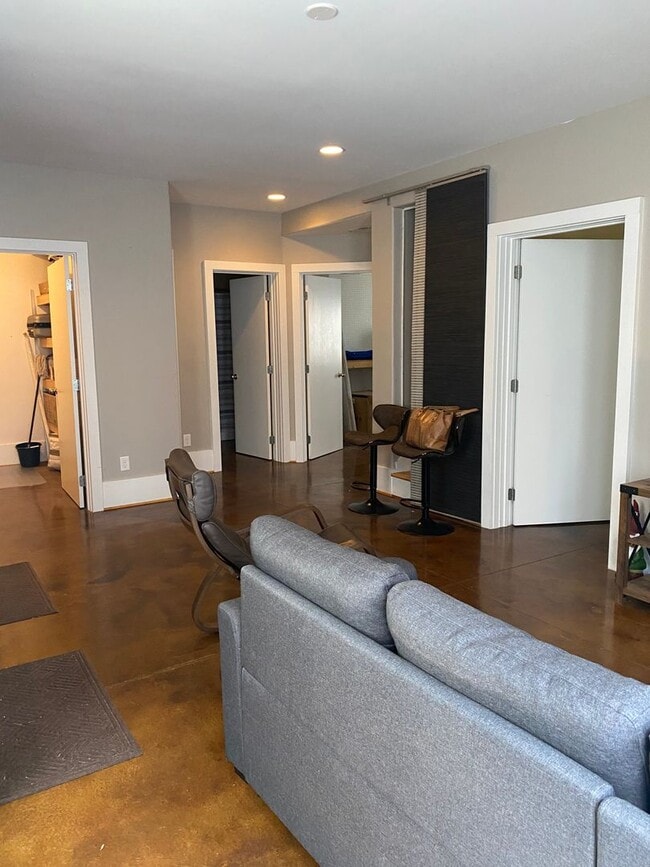 Building Photo - West Asheville, Green Built,  4 Bedroom, 4 Bathrooms. Two separate  living areas.