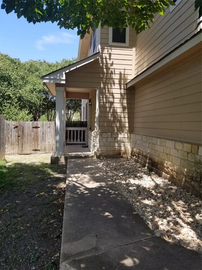 Building Photo - 2928 Thrushwood Dr