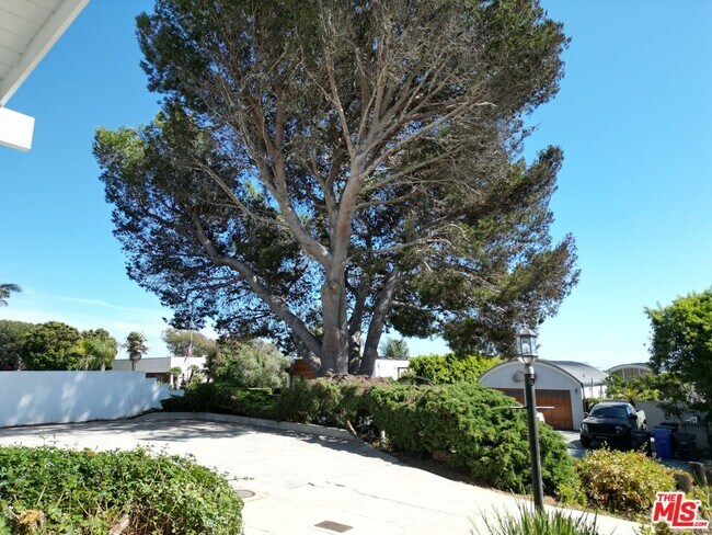 Building Photo - 31617 Broad Beach Rd