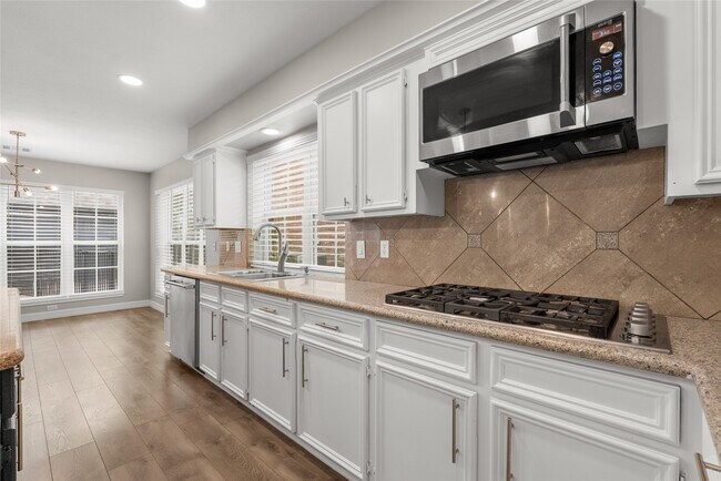 Building Photo - 2105 Murfield Dr