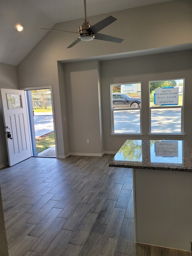 Building Photo - 11750 White Cedar St