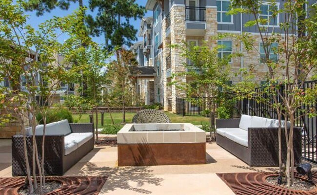 Building Photo - 3 bedroom in The Woodlands TX 77375