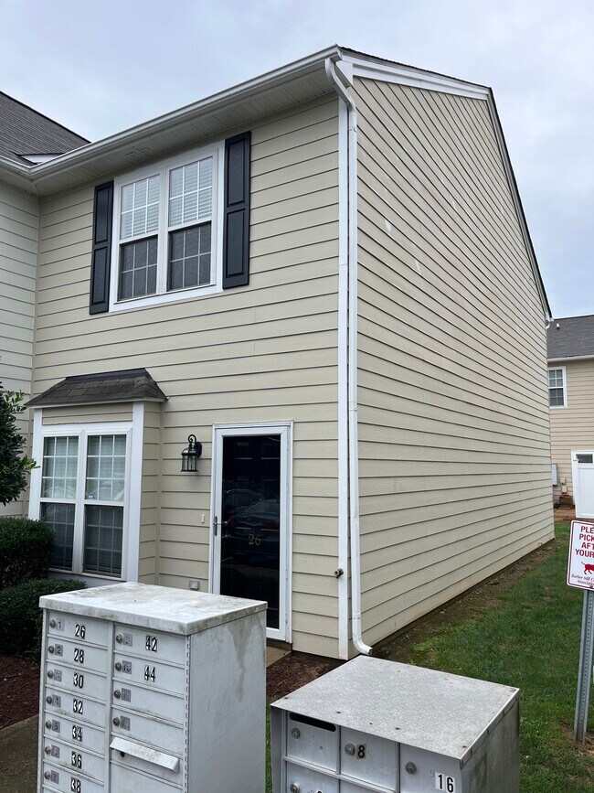 Building Photo - 26 Belhaven Dr