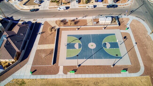 Building Photo - 308 S Manzanita Dr