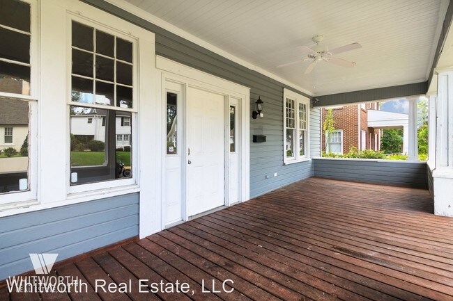 Building Photo - 404 Caplewood Dr