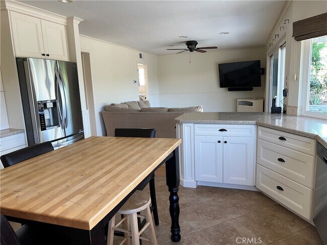 Building Photo - 24822 Via San Fernando