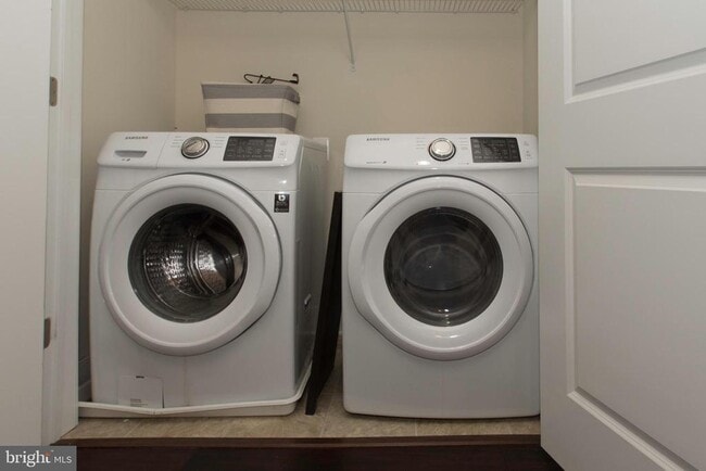 Building Photo - 408 Hendrix Ave