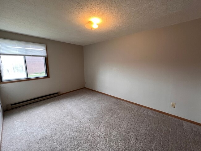 Building Photo - 2 BR 1ba on Benton Dr - Ready August 1st