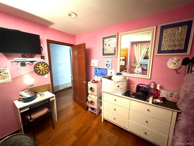 Building Photo - 749 E 224th St