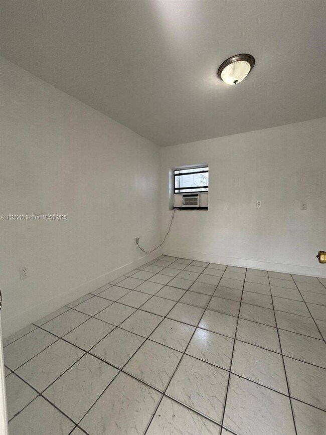 Building Photo - 1660 SW 24th Ave