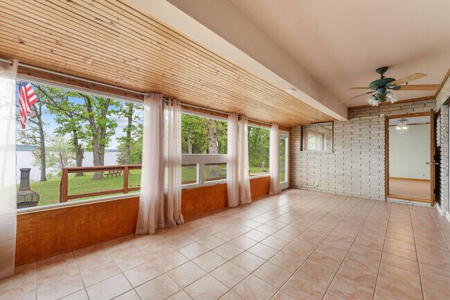 Building Photo - 471 Parkside Dr