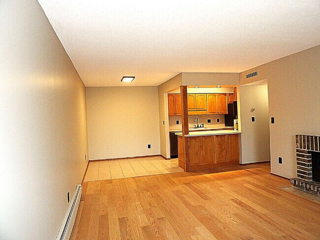 Building Photo - Beautiful 2 Bed | 2 Bath Condo in Roseville