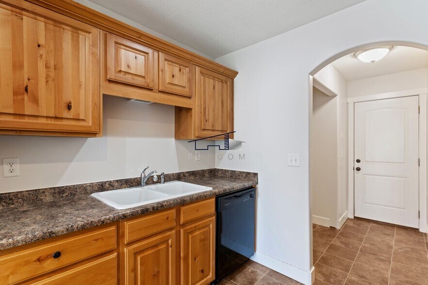 Building Photo - 1613 N 450 E