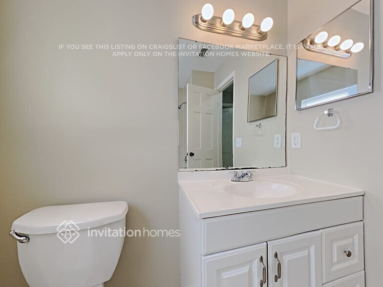 Building Photo - 709 Foxglove Pl