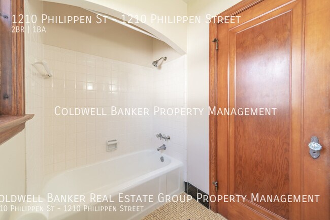 Building Photo - 1210 Philippen St