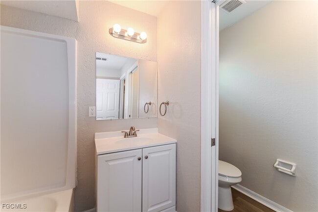 Building Photo - 349 SW 28th Pl