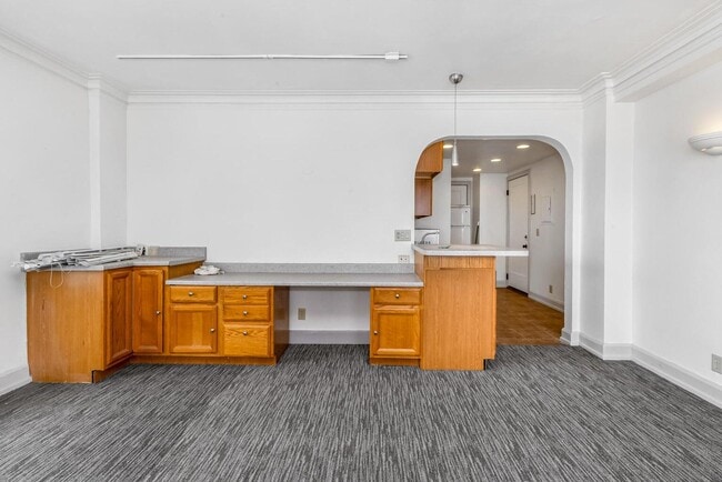 Building Photo - 1028 E Juneau Ave