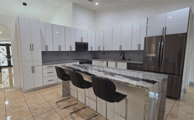 Building Photo - 3140 SW 142nd Ave
