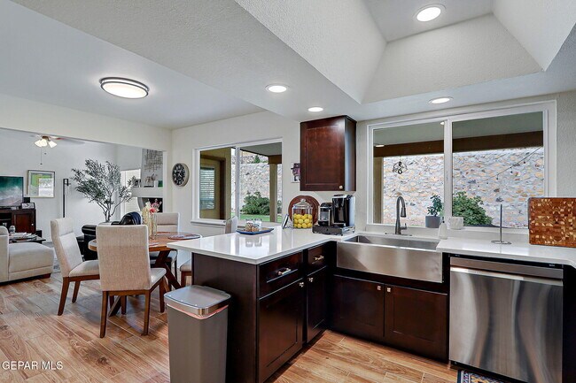 Building Photo - 608 La Chapa Ave