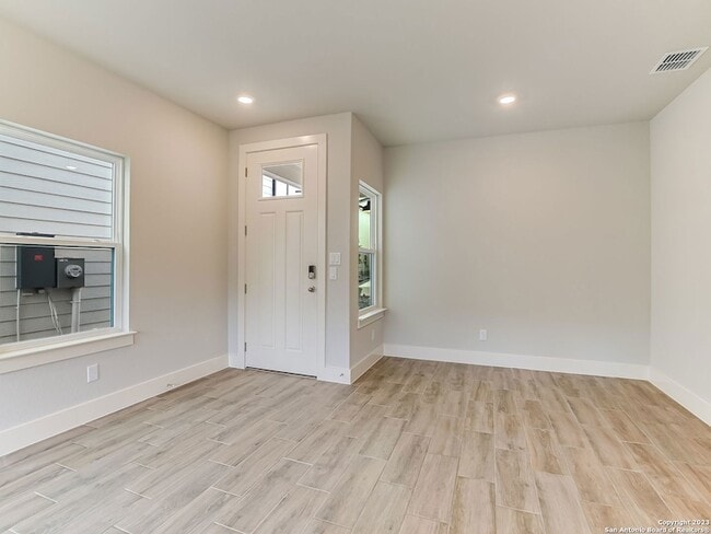 Building Photo - 16011 Babcock Rd