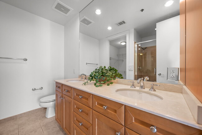 Building Photo - 618 N Boylan Ave