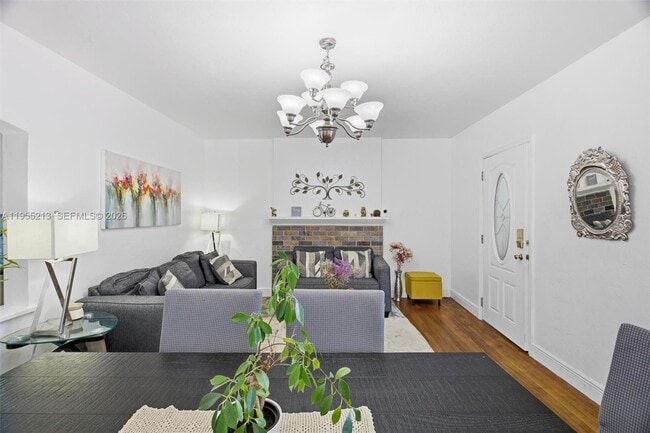 Building Photo - 104 SW 40th Ave