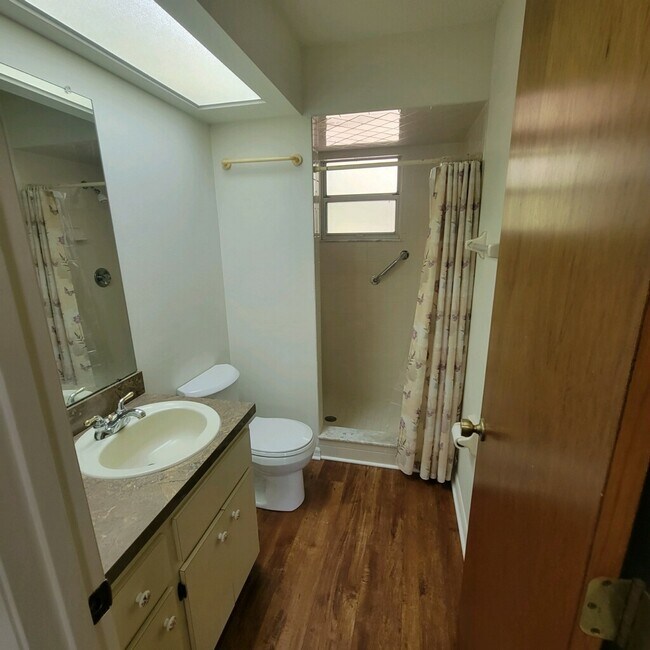 Bathroom 1 - 110 Park St