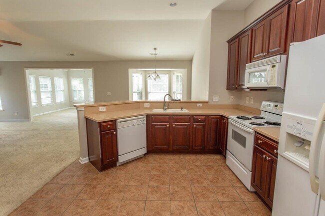Building Photo - 384 Esher Ct