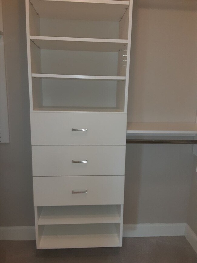 Building Photo - Annual/Seasonal/short term turnkey furnish...