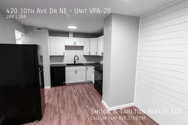 Building Photo - 420 10th Ave Dr NE