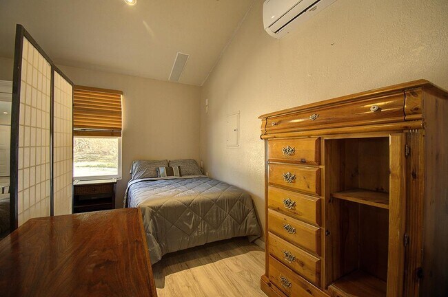 Building Photo - 110 Real Woods View E