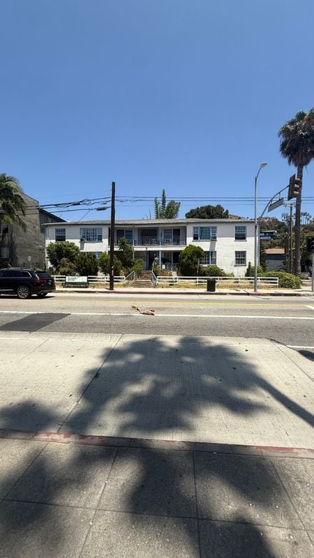 Building Photo - 1701 Nichols Canyon Rd