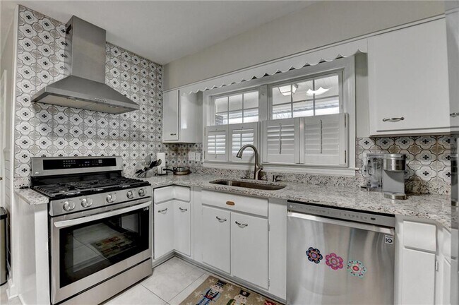 Building Photo - 8 Highland Ln