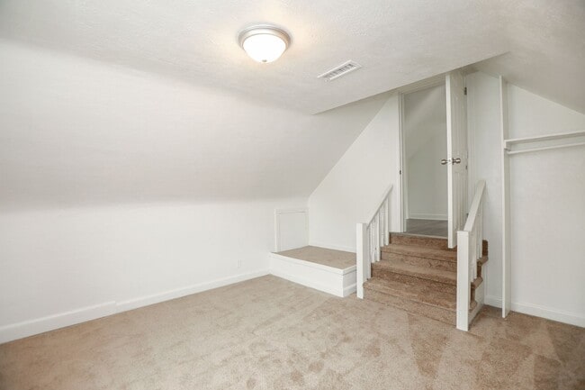 Building Photo - 4729 Pinehurst Ave