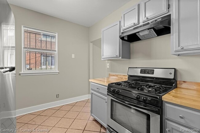 Building Photo - 1409 N Green St