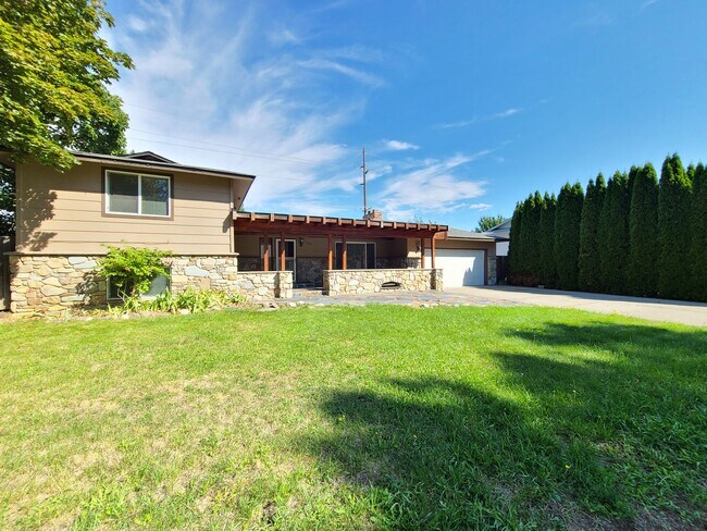 Building Photo - $2,400.00 - 4 Bed / 2 Bath Home in Upper South Hill with Large Backyard