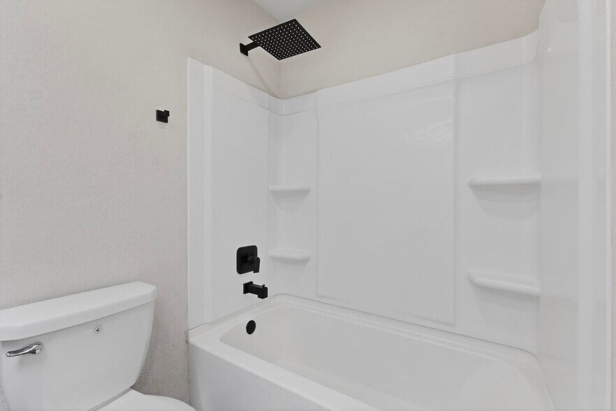 Building Photo - 4140 Waterfall Cv