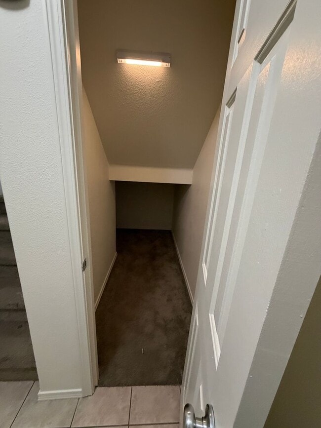 Building Photo - 3 bed 3.5 bath Townhome available on Rd 68!