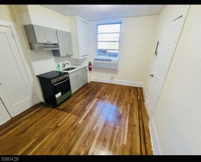 Primary Photo - 183 Speedwell Ave