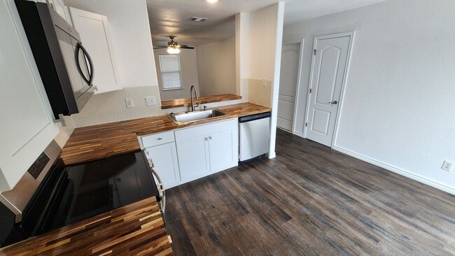 Building Photo - Charming 3bd, 2 ba Home for Rent in Arroya Vista Subdivision
