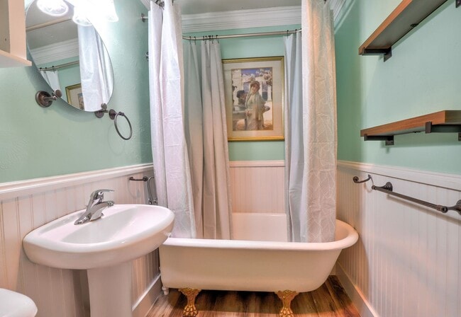 Building Photo - 2 Bedroom 1 Bathroom House in Texarkana, TX