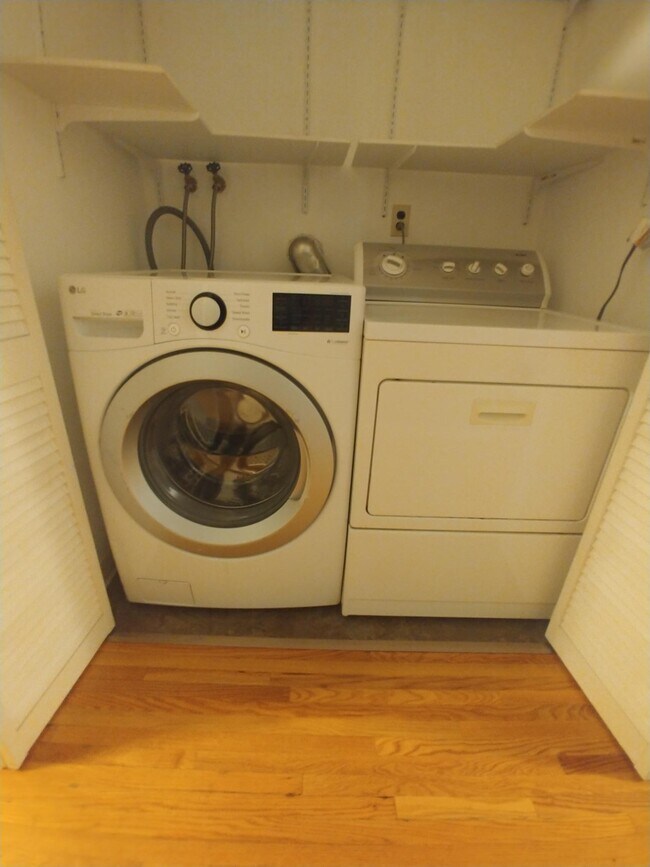 Laundry - 2371 Unity Ave N