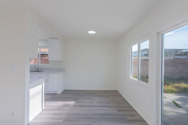 Building Photo - 45462 3rd St E