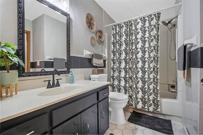 Building Photo - 3 Bed/2 Bath Townhome - Available Sept 1st!