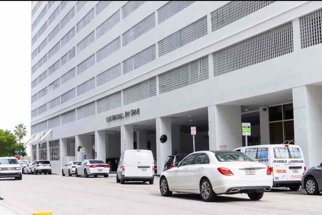 Building Photo - 1200 Brickell Bay Dr